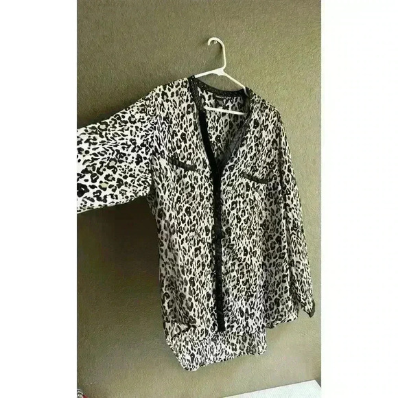 Torrid Animal Print Long Sleeve Semisheer Blouse Plus Size 3X - Picture 2 of 7